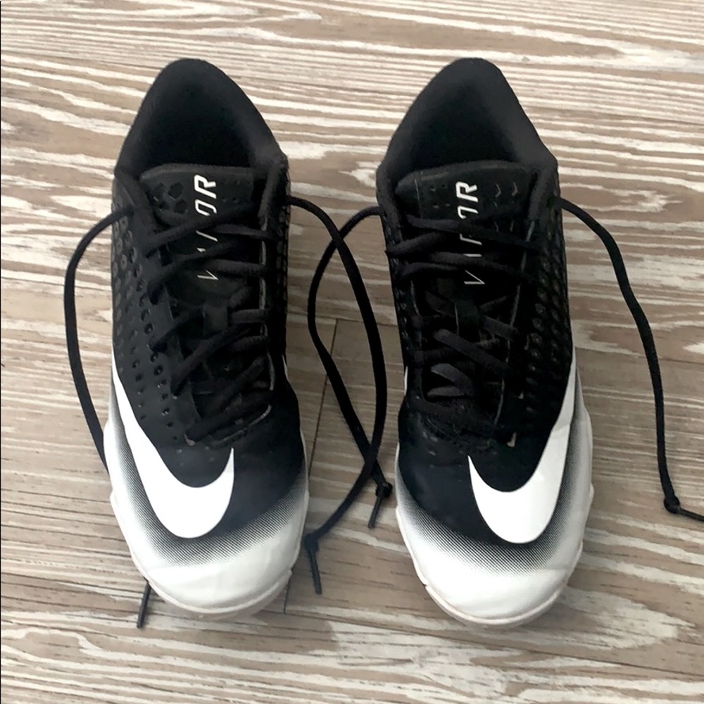 NIKE vapor boys baseball cleats size 5.5 EUC